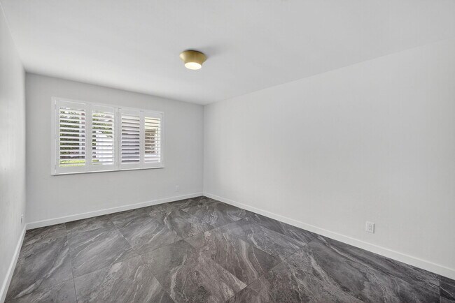 Building Photo - 4442 Sea Grape Dr