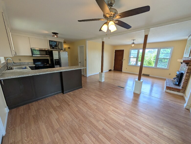 Building Photo - 505 N Stanwood Ln