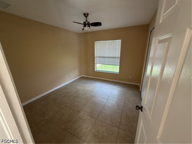 Building Photo - 905 SW 8th Ct