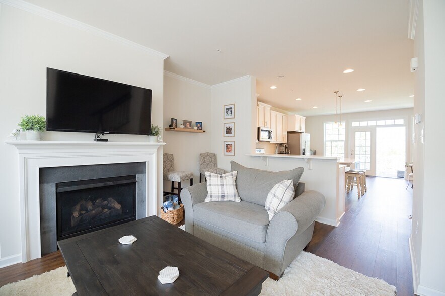 Building Photo - 309 Spring Bank Way