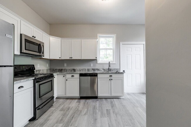 Building Photo - 3418 Carolina Ave