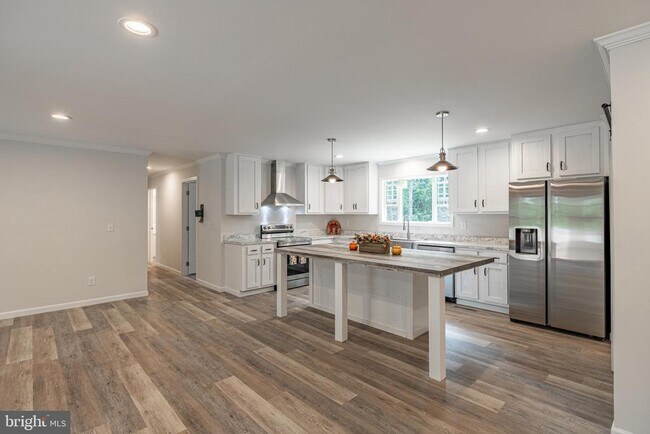 Building Photo - 307 Larkspur Rd