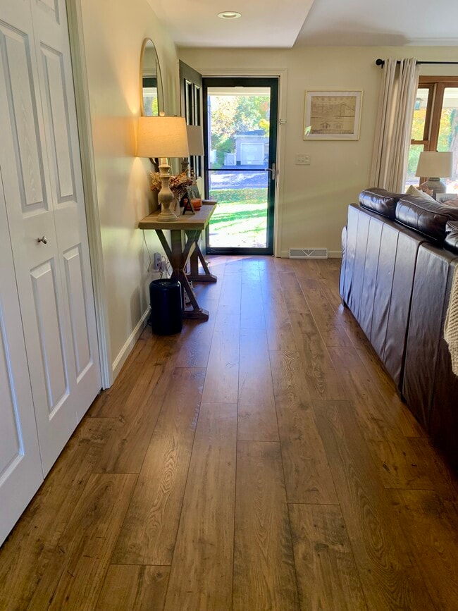 Building Photo - 403 Tamarack St