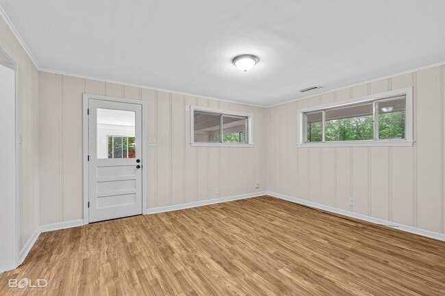 Building Photo - 6119 Bradford Dr