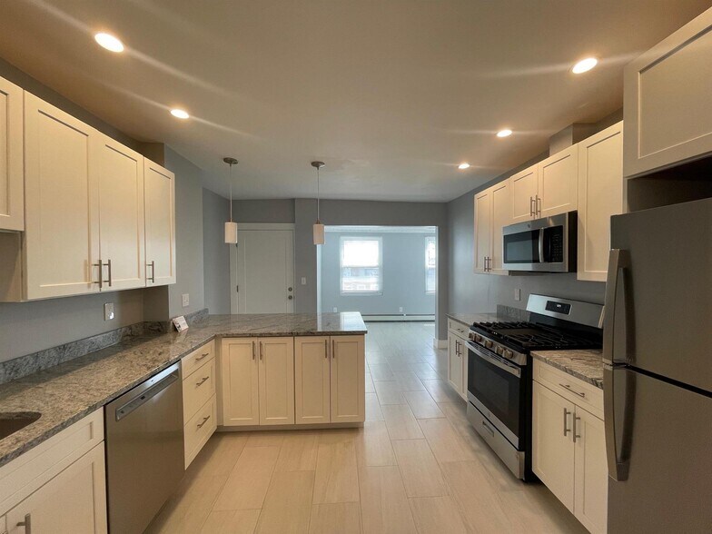 Building Photo - 356 Somerville Ave