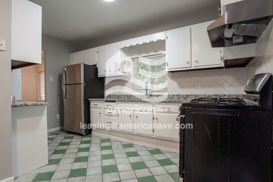 Building Photo - 414 Johnston Rd