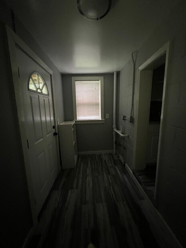 Building Photo - 1316 Aintree Ln