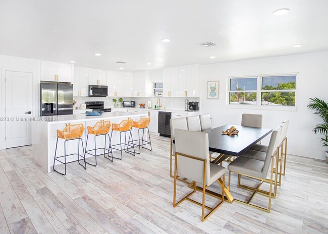 Building Photo - 1623 Venetian Dr