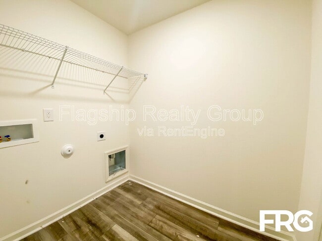 Building Photo - 300 Kenison Way
