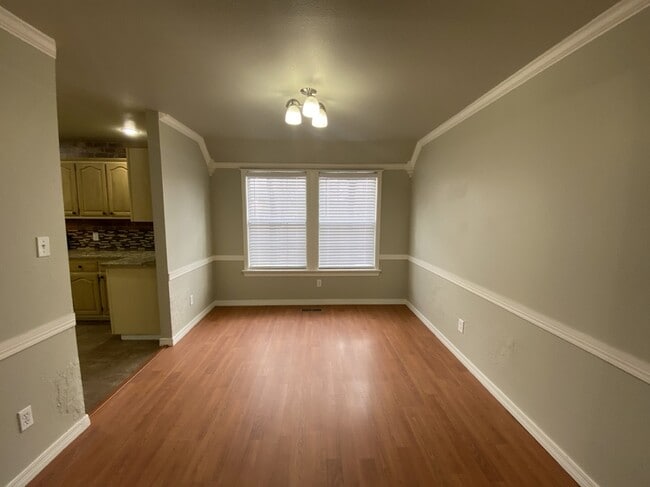 Building Photo - 3503 S Dogwood Ave