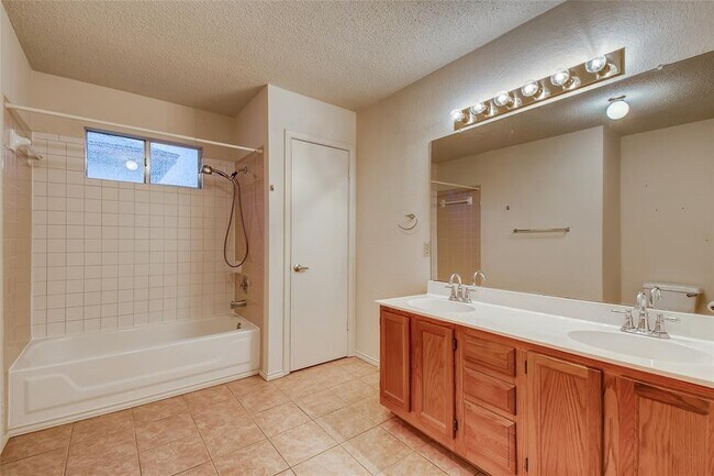 Building Photo - 14008 Maricella Ln