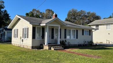 Building Photo - Unfurnished Annual Rental Available