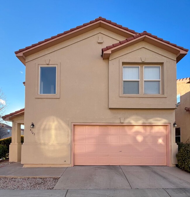 Primary Photo - Nice 3 Bedroom 2.5 Bathroom Located In A G...