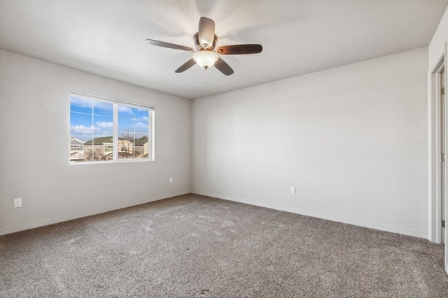 Building Photo - Adorable 3 bedroom. 2.5 bathTownhome in Columbia Falls