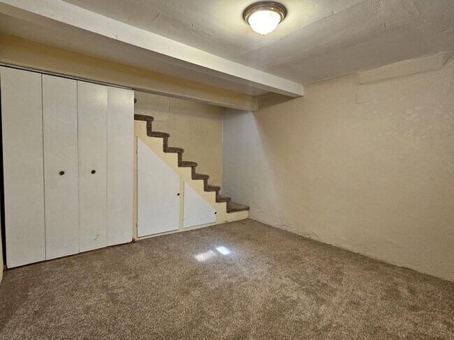 Building Photo - 906 W Colorado Ave