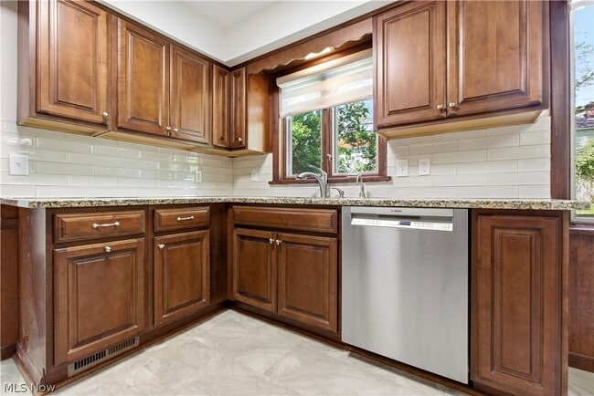 Building Photo - 2056 Laurel Hill Dr