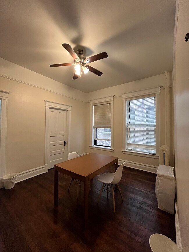 Building Photo - 1359 E 57th St