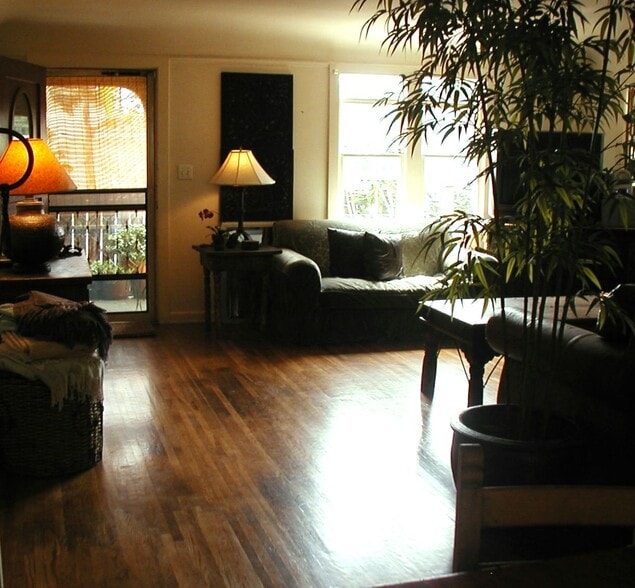 Building Photo - 2821 Broadway