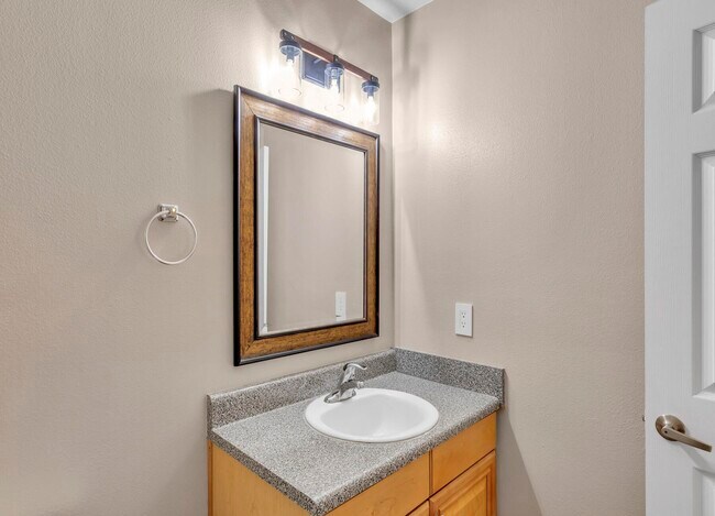 Building Photo - 749 Majestic Dr