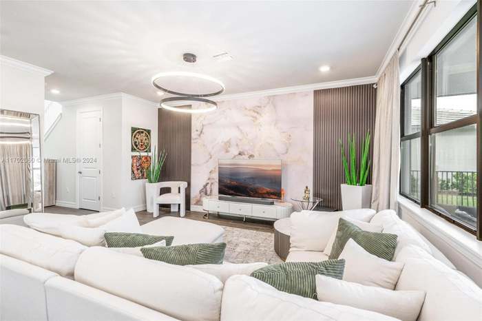 Building Photo - 4470 Gramercy Dr