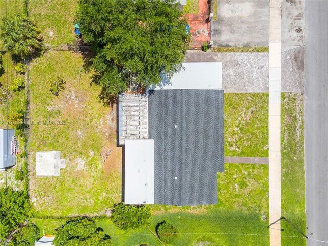 Building Photo - 741 NW 175th Dr