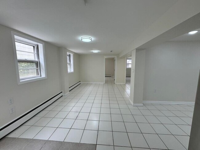 Building Photo - 253 Webster Ave