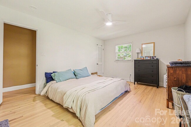 Building Photo - 2120 Rocky Knoll Dr