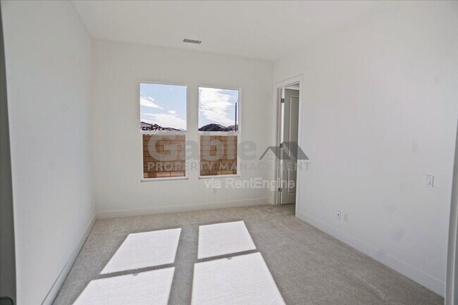 Building Photo - 30000 N Camino los Robles