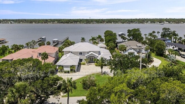 Building Photo - 626 Riverside Dr