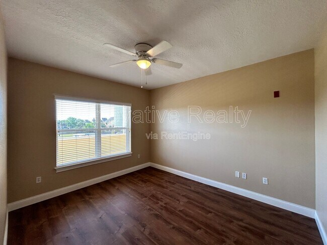 Building Photo - 225 W Seminole Blvd