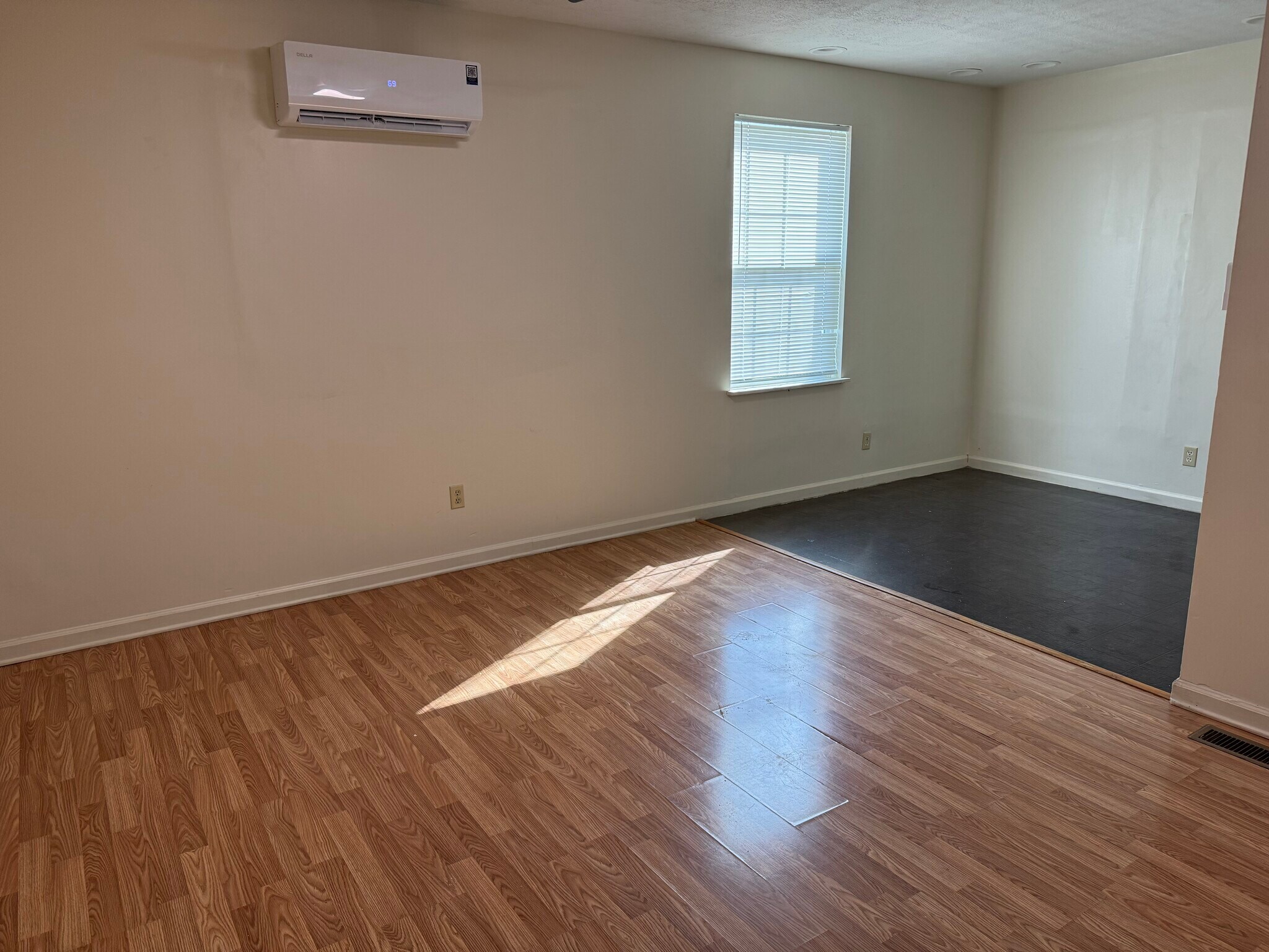 Master bedroom - 414 E 2nd St