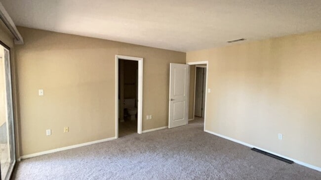 Building Photo - Call today and move in quickly before its ...