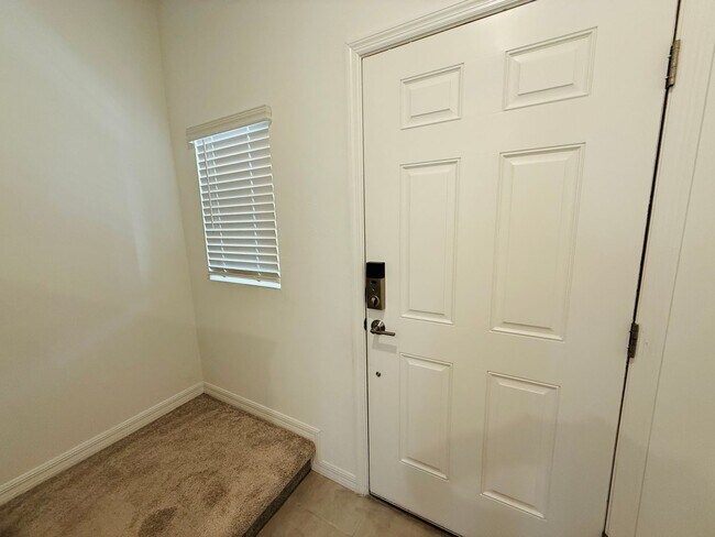 Building Photo - Townhome in The Townhomes of River Landing