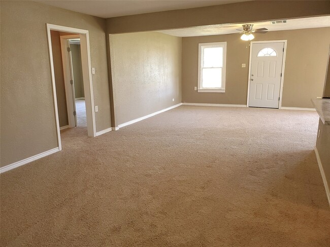 Building Photo - 223 S Willow St