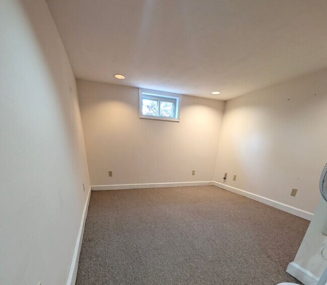 Building Photo - 1320 N Main St