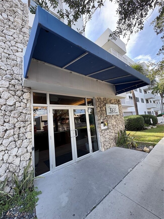 Building Photo - 1331 Lincoln Rd