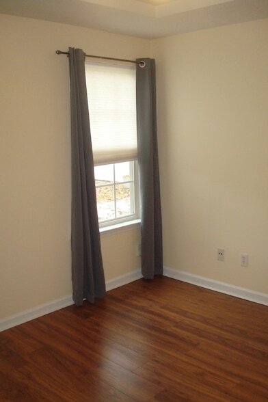 Building Photo - 425 Reavis Ave