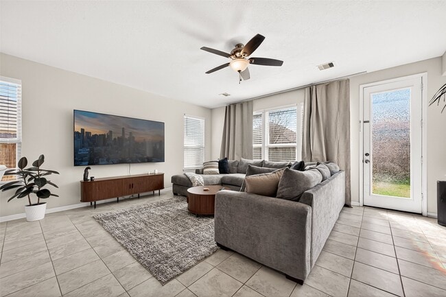 Building Photo - 28423 Aubrey Orchard Ln