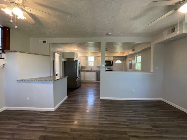 Building Photo - 809 S George Ave