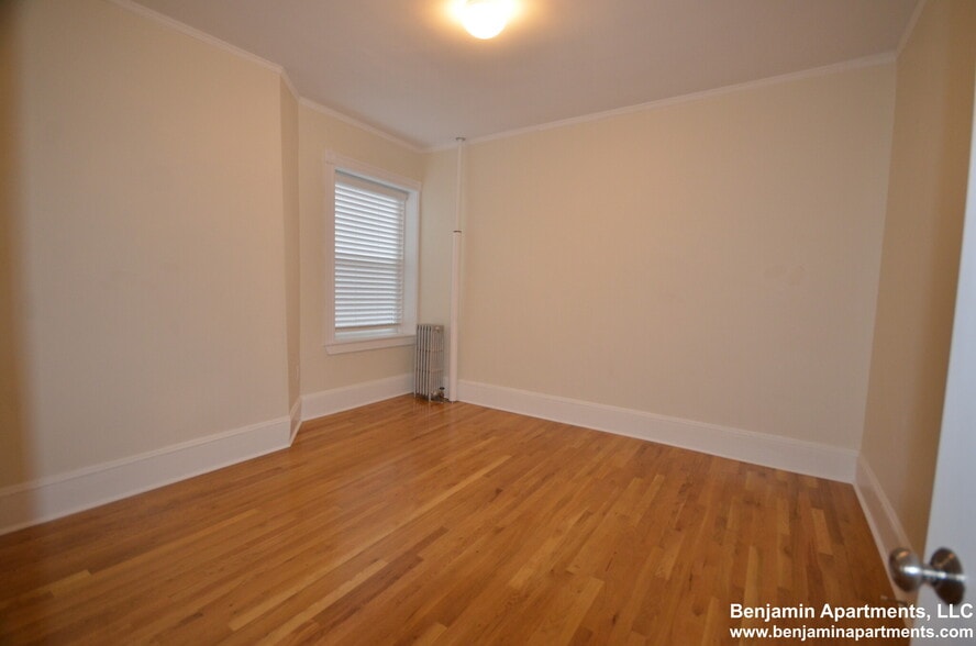 Building Photo - 1595 Beacon St