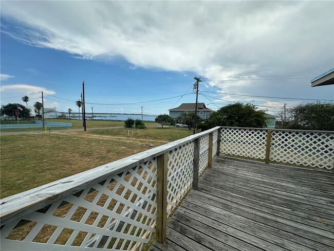 Building Photo - 810 S Sandpiper St