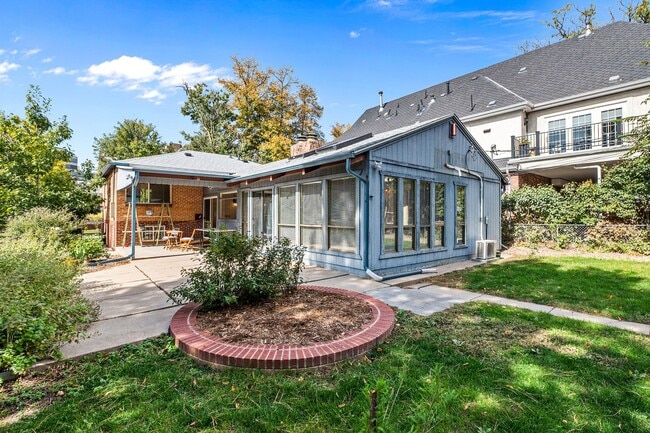 Building Photo - 44 Monroe St