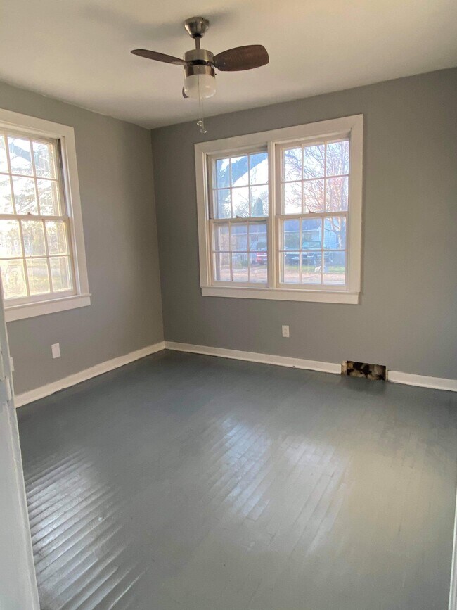 Bed 1 - 1105 Sundown St