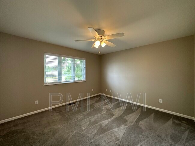 Building Photo - 219 Sandalwood Dr