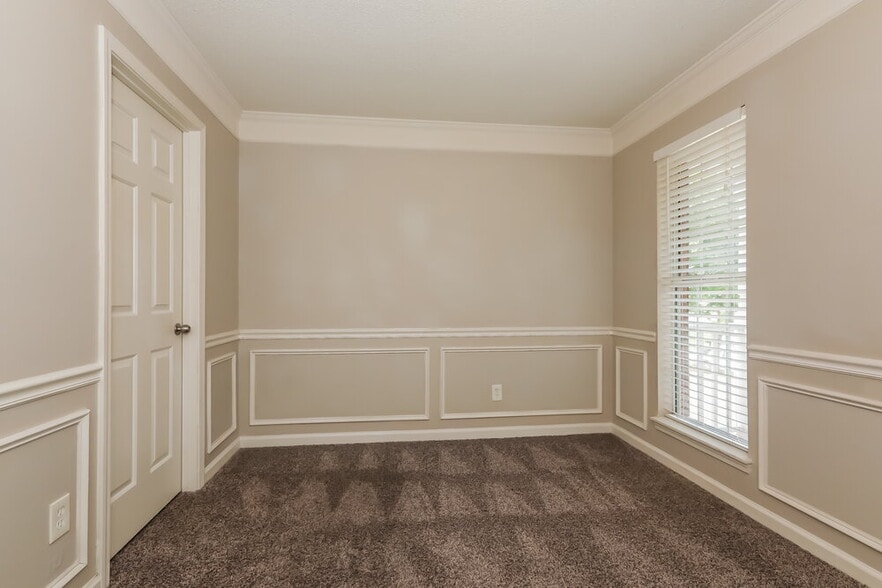 Building Photo - 8129 Vermilion Dr