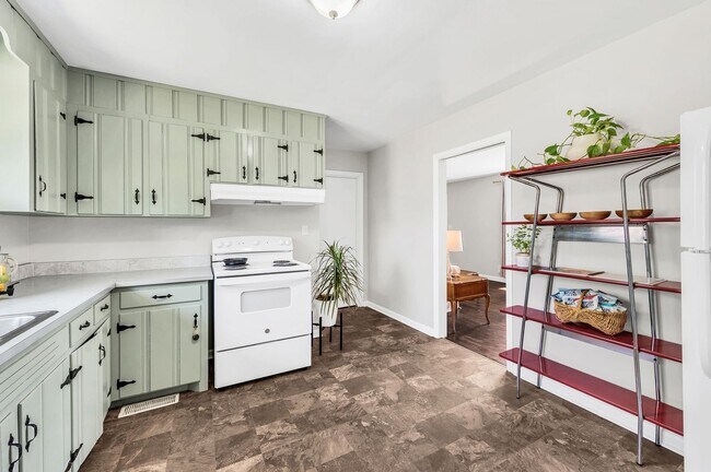 Building Photo - 3 Bedroom 1 Bath Donelson House by Two Riv...
