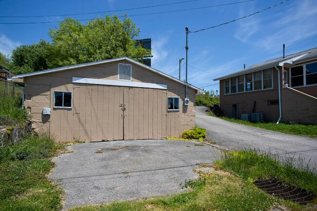 Building Photo - 3581 Robert C Byrd Dr