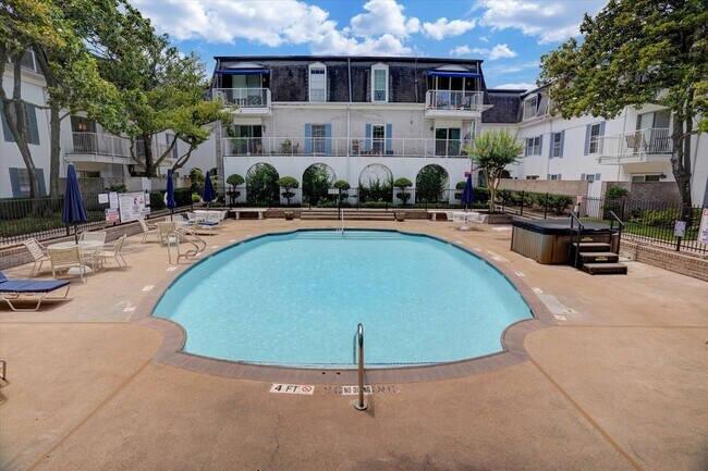 Building Photo - 2600 Bellefontaine St