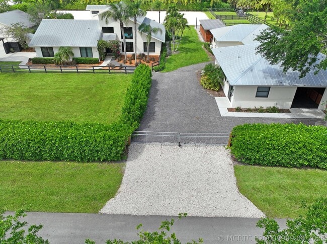 Building Photo - 14965 Oatland Ct