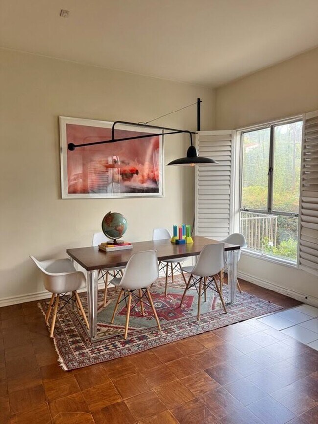 Building Photo - 9080 Shoreham Dr